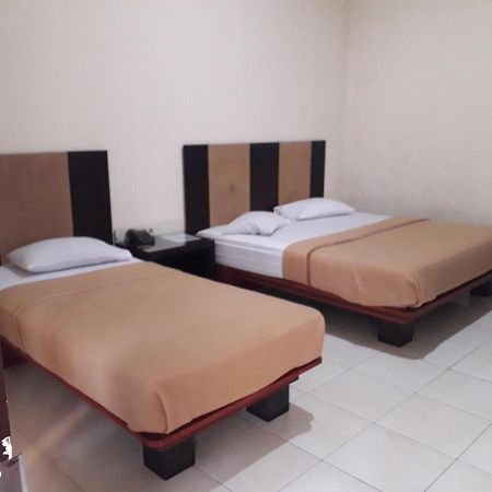 Surya Hotel & Resort บาตูราเดน ภายนอก รูปภาพ