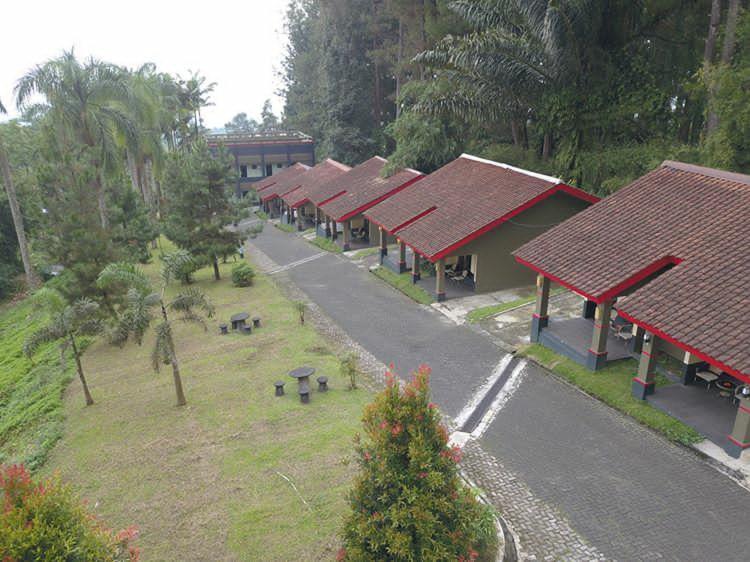 Surya Hotel & Resort บาตูราเดน ภายนอก รูปภาพ