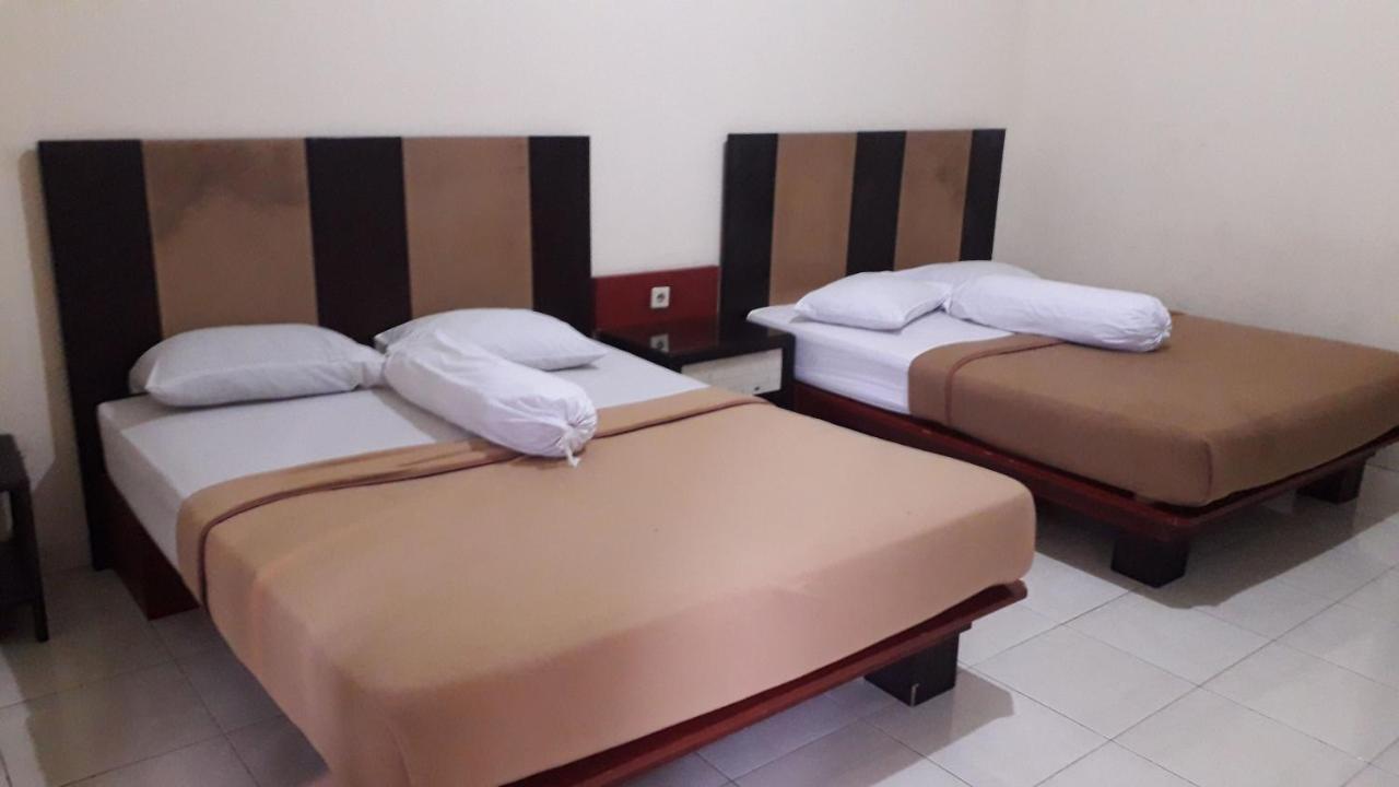 Surya Hotel & Resort บาตูราเดน ภายนอก รูปภาพ