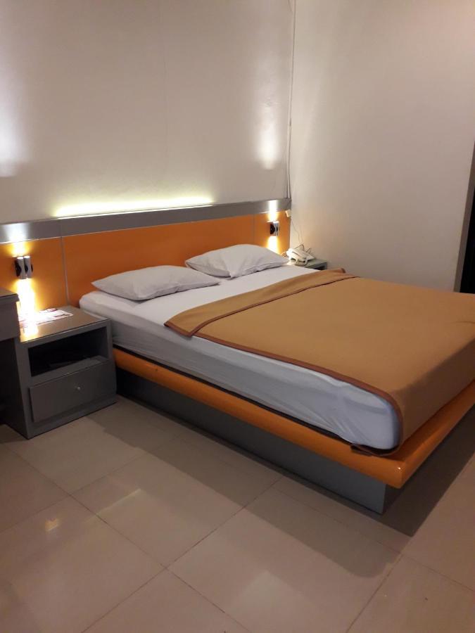 Surya Hotel & Resort บาตูราเดน ภายนอก รูปภาพ