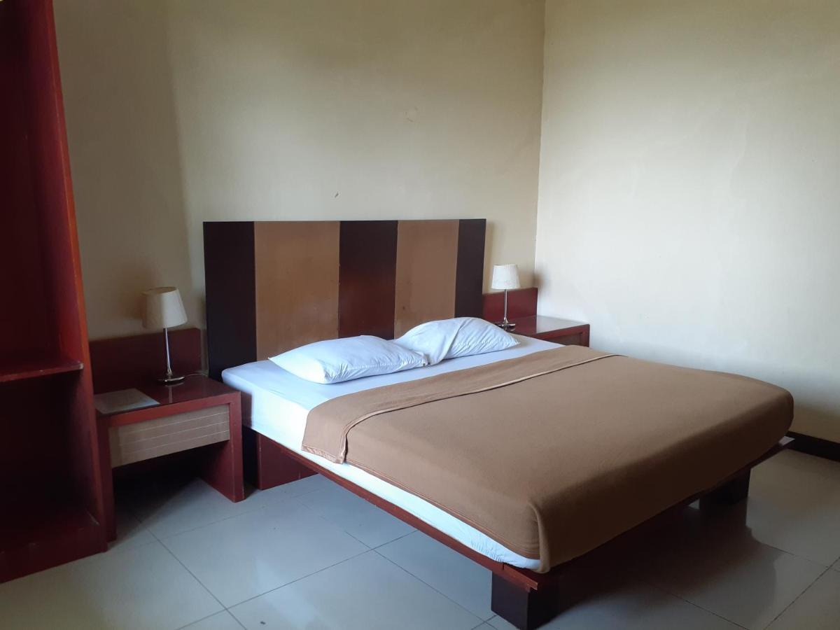 Surya Hotel & Resort บาตูราเดน ภายนอก รูปภาพ