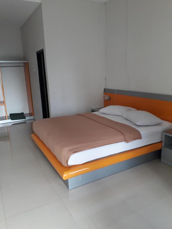 Surya Hotel & Resort บาตูราเดน ภายนอก รูปภาพ